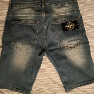 Stoneisland shorts - Stoneisland shorts storlek 32 i midjan Kom gärna med bud