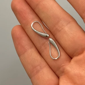 Helt nya sterlingsilver örhängen  - Helt nya sterlingsilver örhängen, väldigt sköna! 