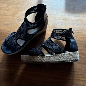 Sandaler  - Super snygga sandaler med klack, så fina till sommaren 