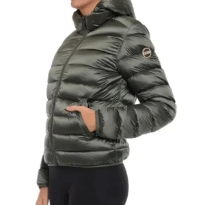 Colmar jacka  - Intressekoll på min gröna colmarjacka i storlek 46 (motsvarar 38 i svensk storlek ). Passar mig som vanligtvis är S. Mycket fint skick, använd sparsamt. Skriv privat för egna bilder, Tryck endast på köp nu om du vill köpa direkt💞