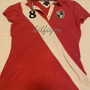 Tommy hillfiger tröja  - Säljer denna Tommy hillfiger vintage tröja bra skick skriv vid mer frågor 