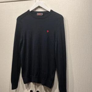 Morris tröja - Säljer denna sjukt snygga stickade tröja från Morris✨ Är i perfekt skick, 10/10🌟 Skriv vid minsta fundering🤝