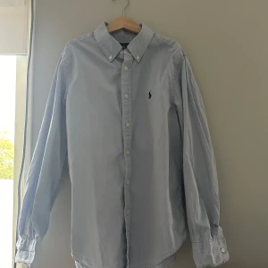Ralph lauren skjorta - Stl 14 och är knappt använd den är för liten för mig nu 