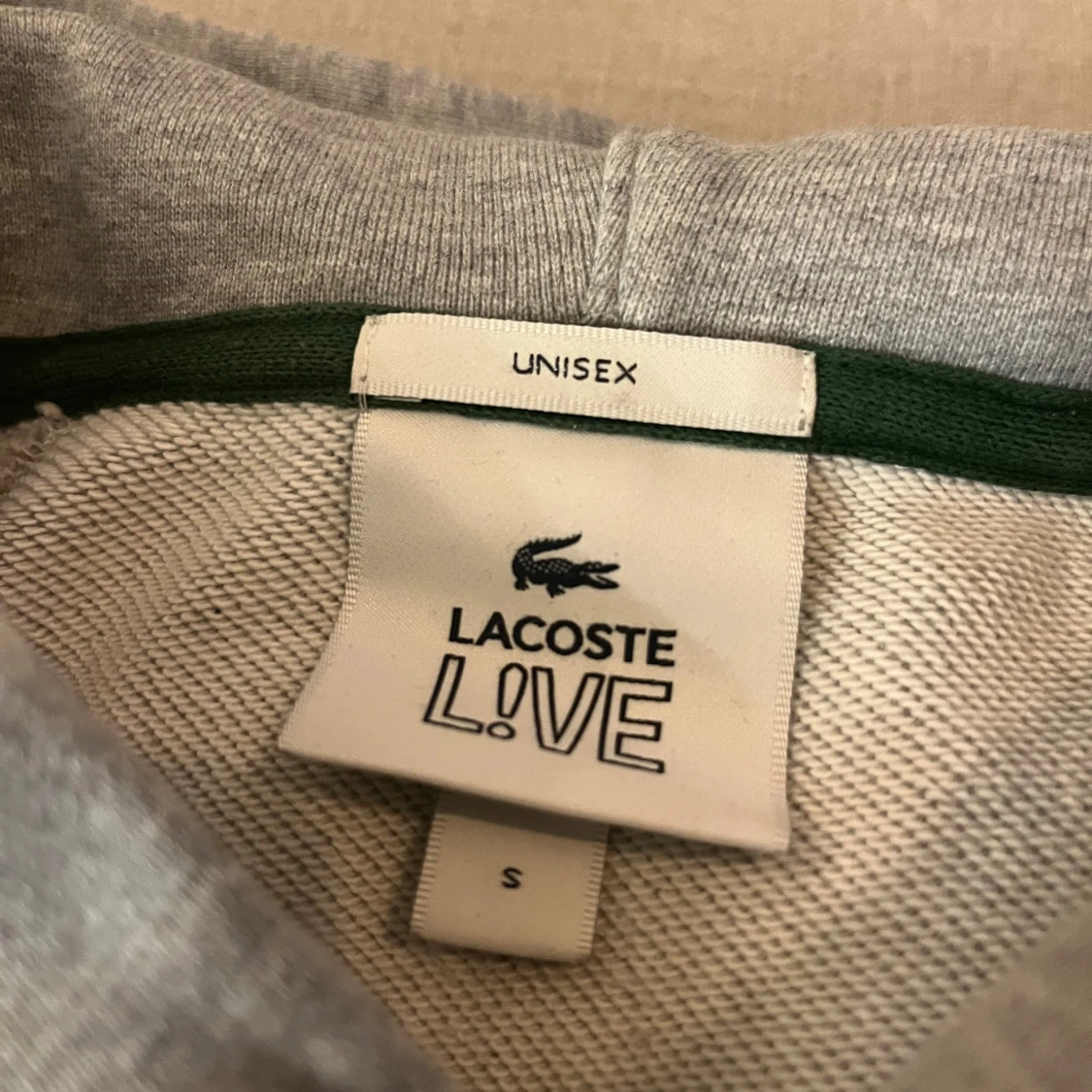 Grå hoodie från Lacoste - 93