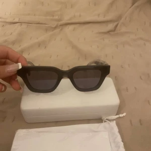 Chimi Glasögon / OANVÄNDA - Hej, säljer äkta helt nya Chimi Glasögon. Aldrig använda och har inga fel. Ny pris: 1200kr. Hör av er vid intresse :)