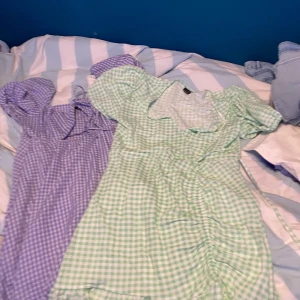 Klänningar - 2st Klänningar i storlek XL en från gina och en från HM devided