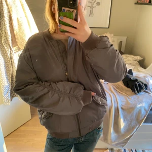 Bombarjacka - Som ny. Varm och fluffig jacka 