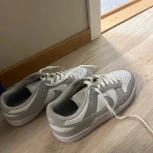 Nike skor - Säljer ett par Nike skor som jag köpt här, dom är i fint skick. Storlek 39
