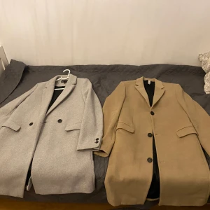 Zara kappor  - Felfri Zara kappor 300 per kappa Grå storlek S Beige M