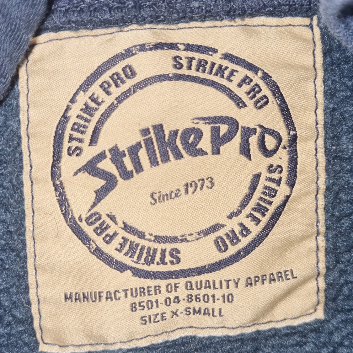 Svart hoodie från Strike Pro - 91