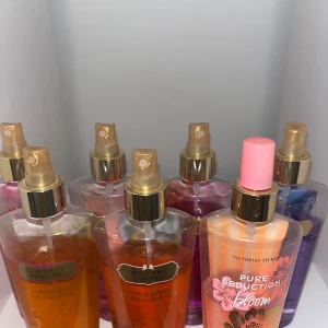 Victoria secret parfym - Jag säljer mina victoria secret parfymer. Priset varierar pga att de är olika mycket i. Skriv vid intresse och pris kan diskuteras🥰