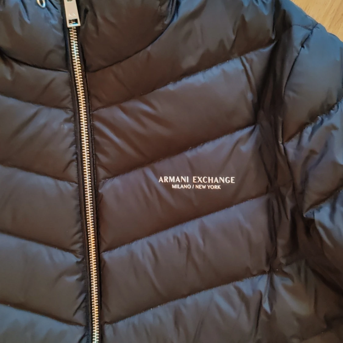 Svart pufferjacka från Armani Exchange - 90