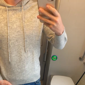 Merinoull hoodie   - Säljer merinoull hoodie nästan aldrig använda o eninoerfekt skick, hör av er vid frågor. 