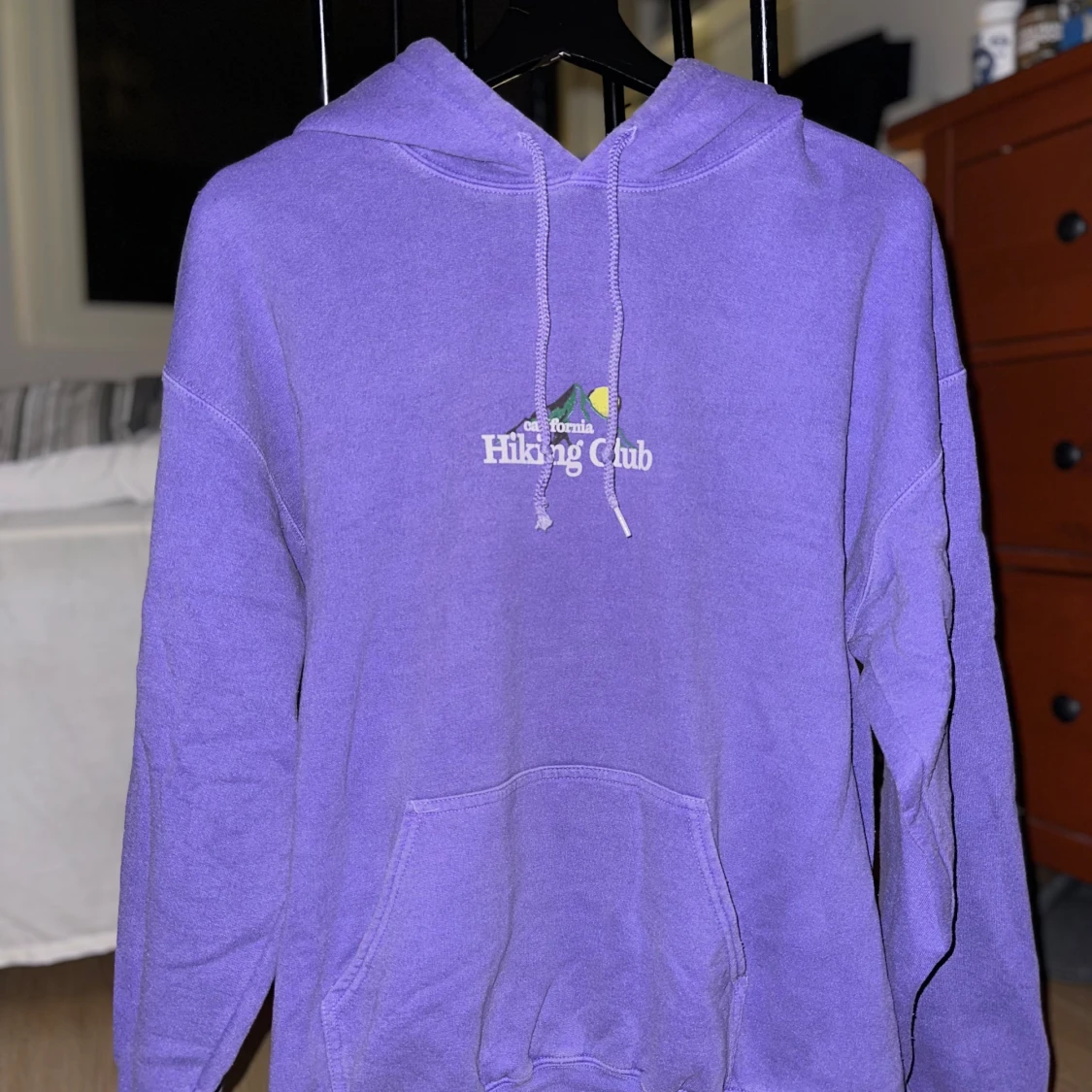 Baggy Hoodie med tryck från Urban Outfitters - 90