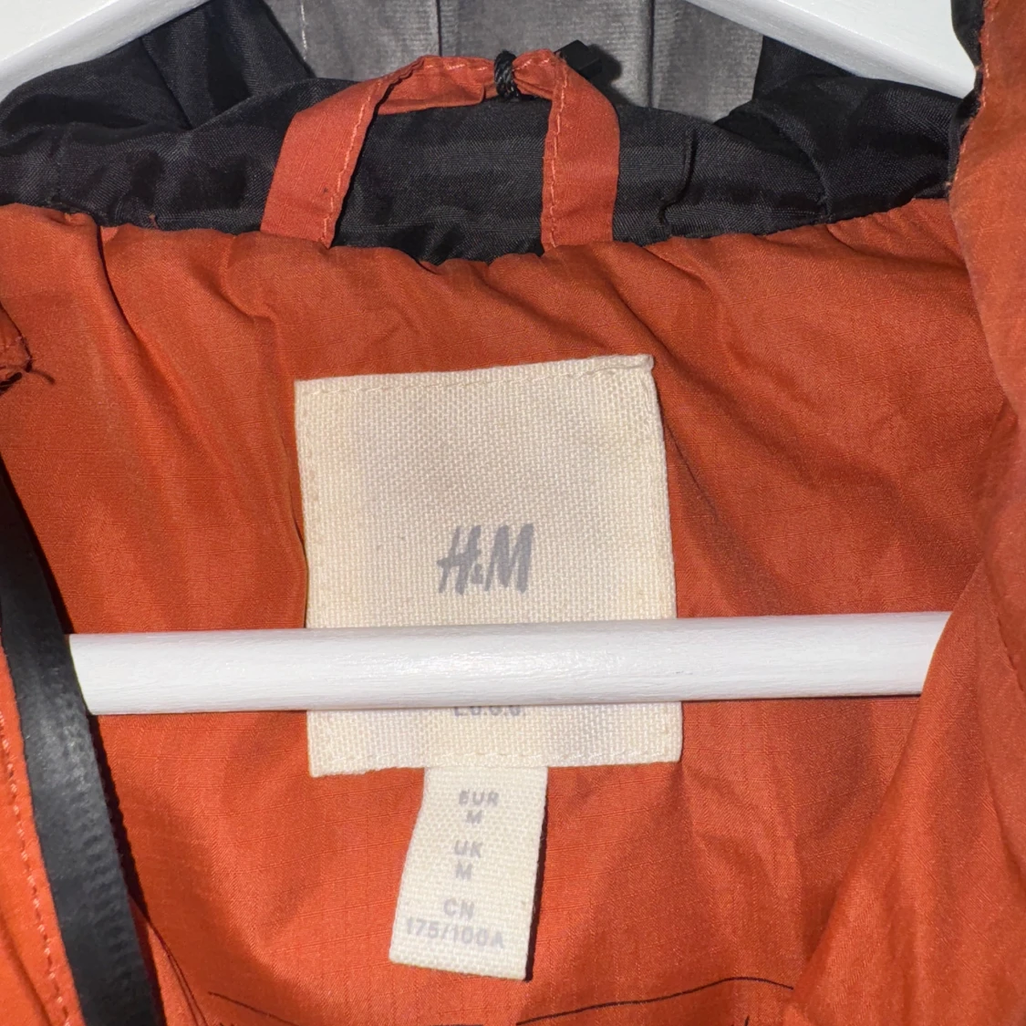 Orange pufferjacka från H&M - 3