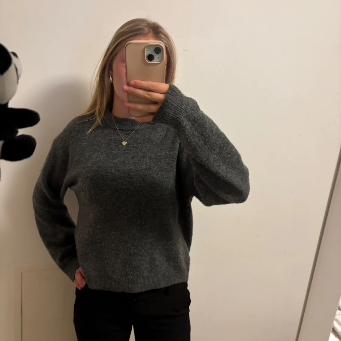 Mörkgrå stickad tröja