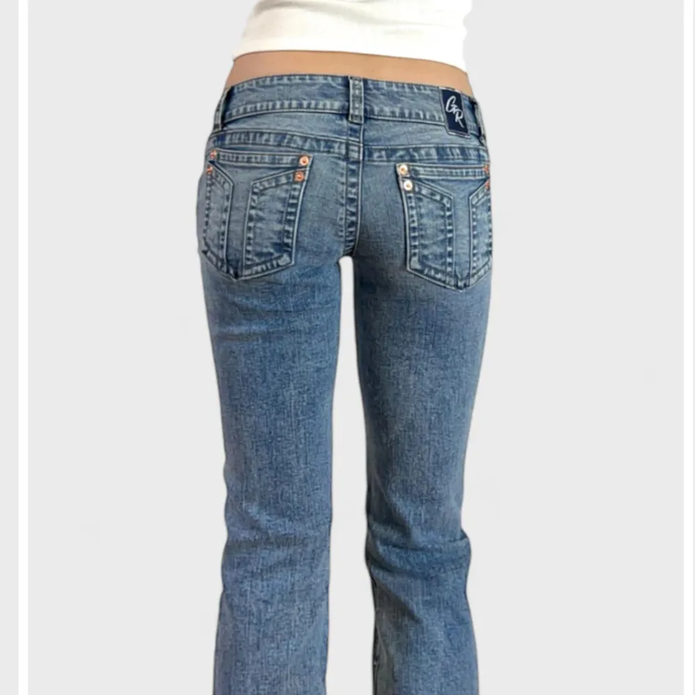 säljer nu dessa väldigt eftertraktade och slutsålda lågmidjade bootcut jeans från G rise 💘säljer endast vid bra pris, därav priset, behövde även betala tullavgift när jag beställde de, och dessutom är de nu helt slutsålda på hemsidan 💗💗endast använda en gång. . Jeans & Byxor.