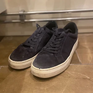 Vagabond - Säljer dessa sjukt snygga och stilrena vagabond skor som jag inte använder längre. Ganska bra skick, skulle säga 6-7/10. Skriv vid ytterligare funderingar.