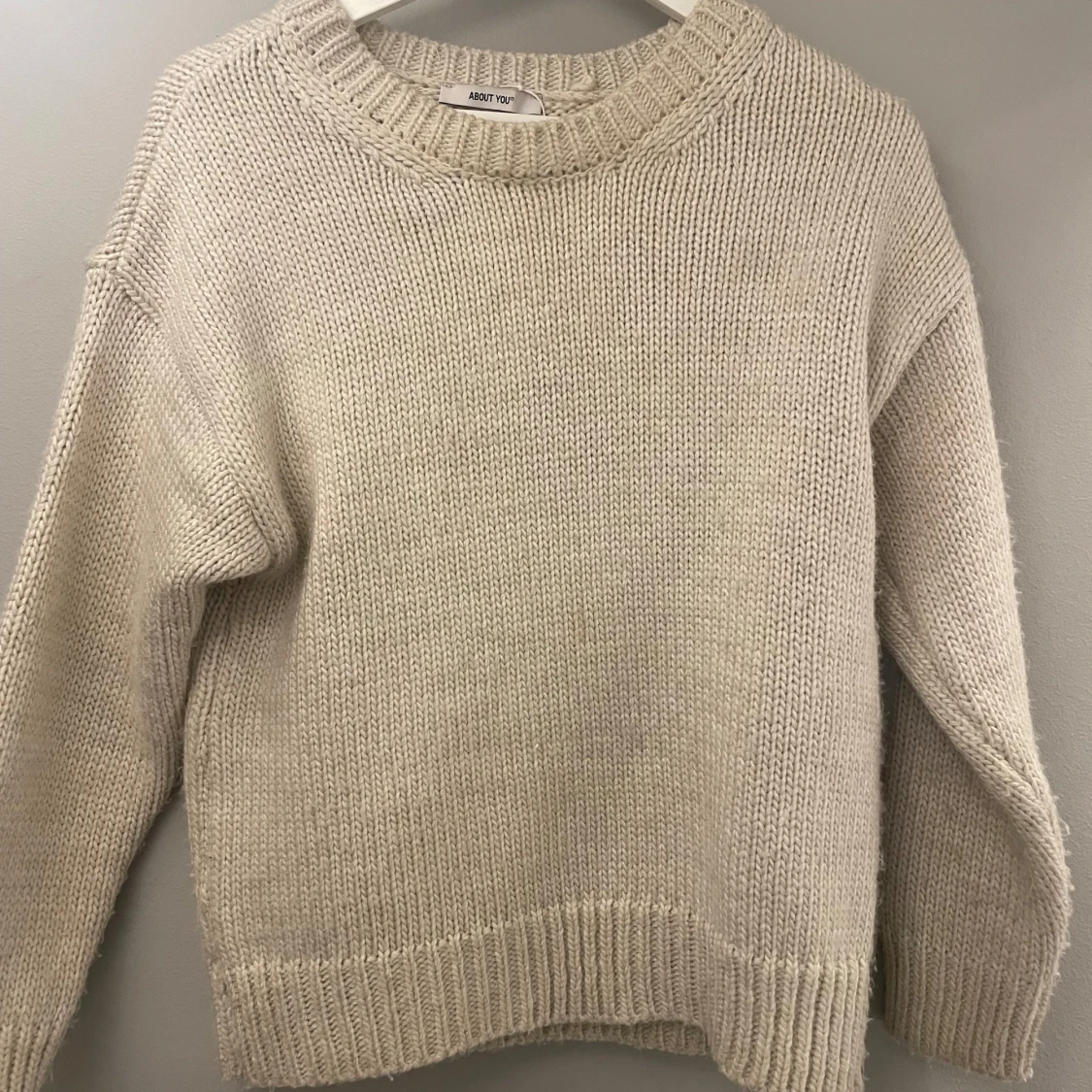 Beige stickad tröja 