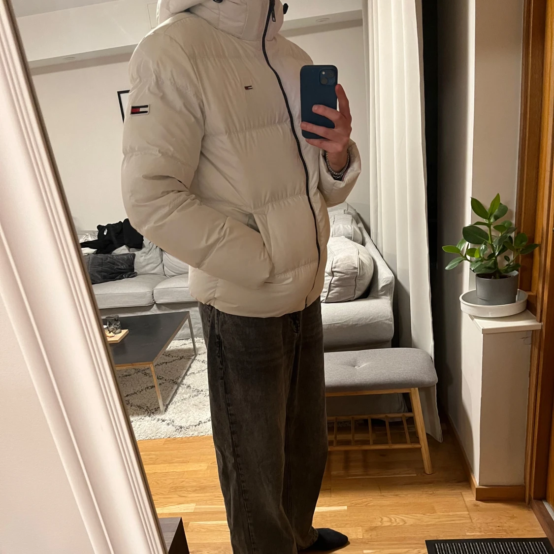 Vit pufferjacka från Tommy Hilfiger - 92