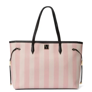 Vs väska - Köpt utomlands, använd några gånger men i fint skick och inga synliga defekter, intressekoll!