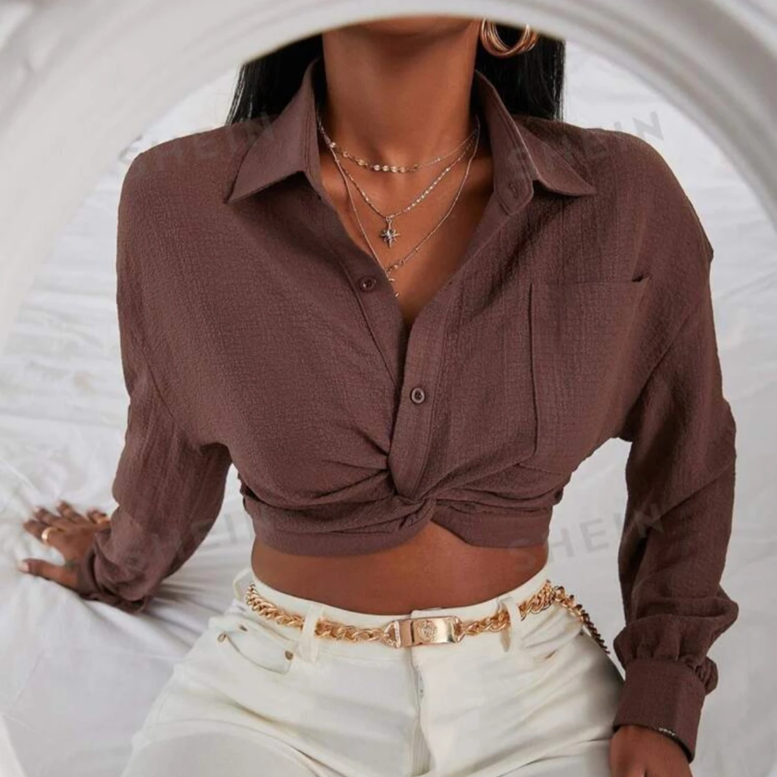 Brun croppad skjorta