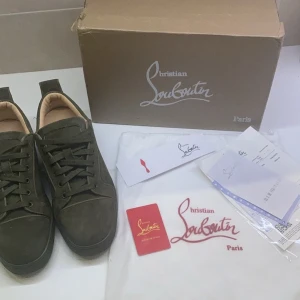 Loubs - 9/10 skick perfekt till vintern och extremt bekväma. Storlek 44-45, Söker jätte gärna byten mot vad som så tveka inte på att ge ett bud, kom gärna med frågor och funderingar🙌🏼