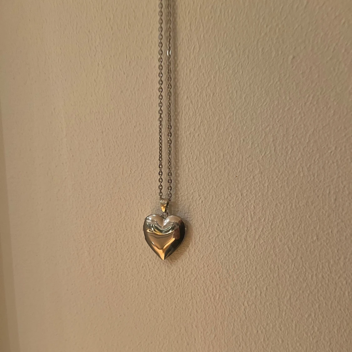 Silverfärgat hjärtformat halsband - 91