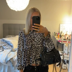 Leopard tröja  - Jättefin leopard blus 💕