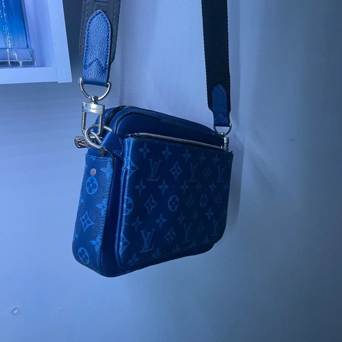 Blå axelväska med monogram - 90