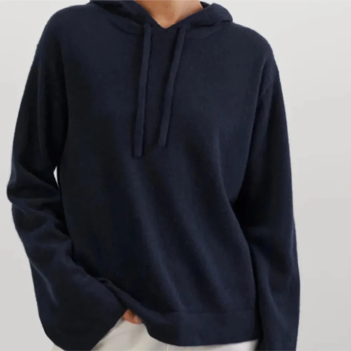 Mörkblå hoodie från Soft goat - 90