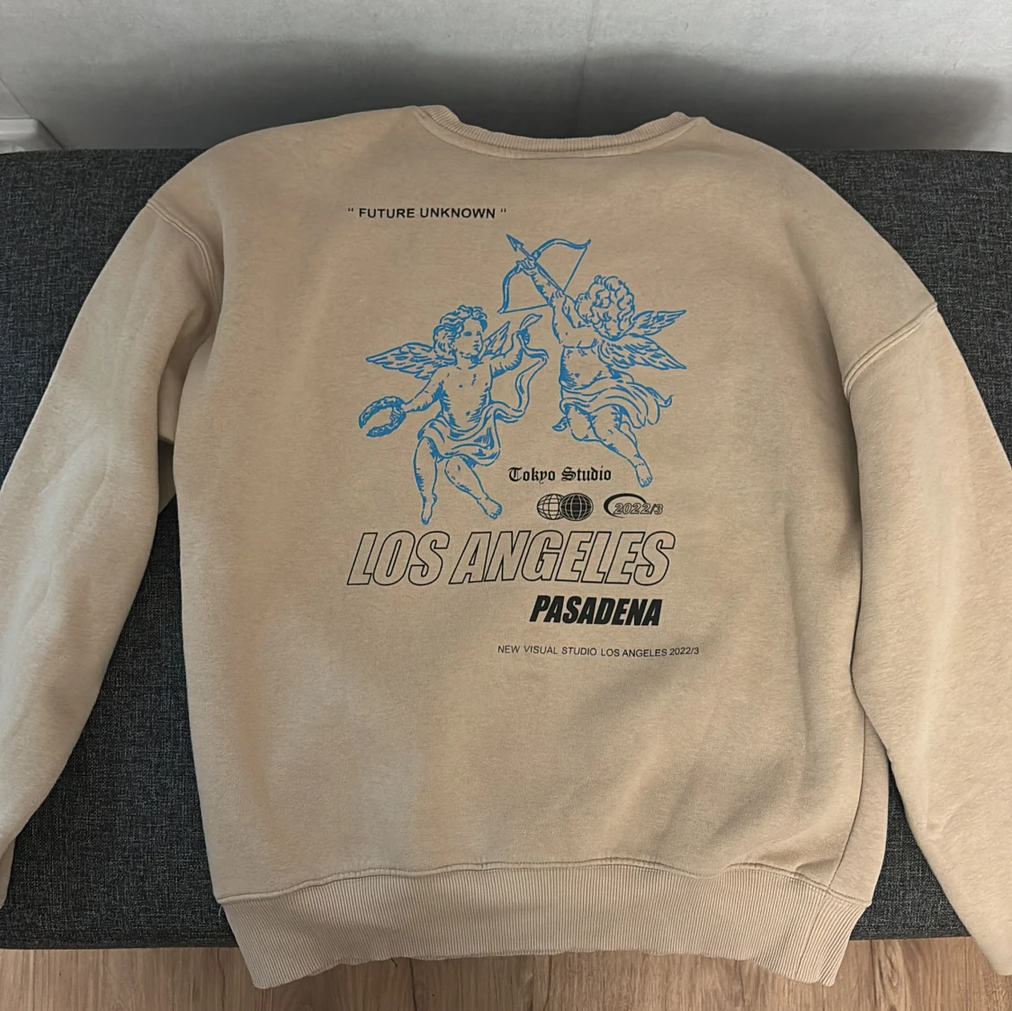 Beige sweatshirt med tryck - 90