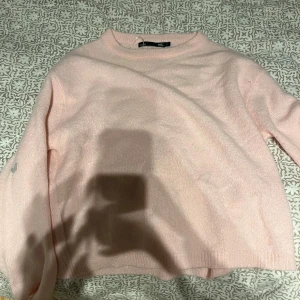 Söt stickad tröja  - Sött plagg 