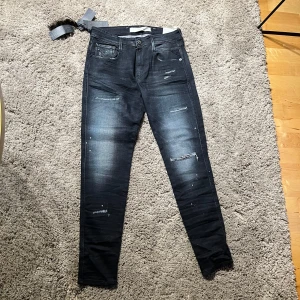 Replay Jeans - Nya replay jeans i storleken w30 l30. Alla taggar är kvar, Moddelen på jeansen är Superslim fit. Skriv vid fundering 🙌🏼.