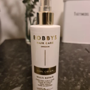 Bobbys curl cream - Mer än hälften kvar i den ca 175 ml av 200