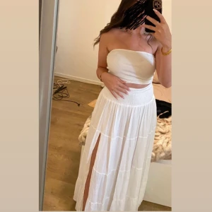 Kjol.   - I bra skick, använt den endast en gång