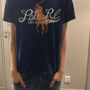 Ralph Lauren T-shirt  - Säljer nu min raffe T-shirt eftersom den har blivit för liten och kommer inte till användning skick 7/10