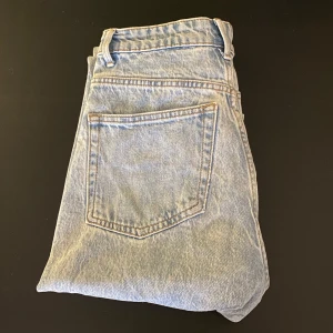 Ljusblå jeans - Ljusblått par jeans från Lindex i bra skick! Nypris på 400kr