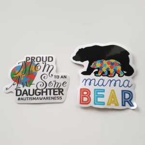 2st Autism mom, klistermärken/stickers  - Klistermärken/stickers Motiv: autism mamma och dotter,   Antal: 2st  Skick: ny/oanvänd Kul att använda till pyssel, scrapbooking och annat. Kan tex användas till att dekorera din bärbara dator, anteckningsbok, resväska, 