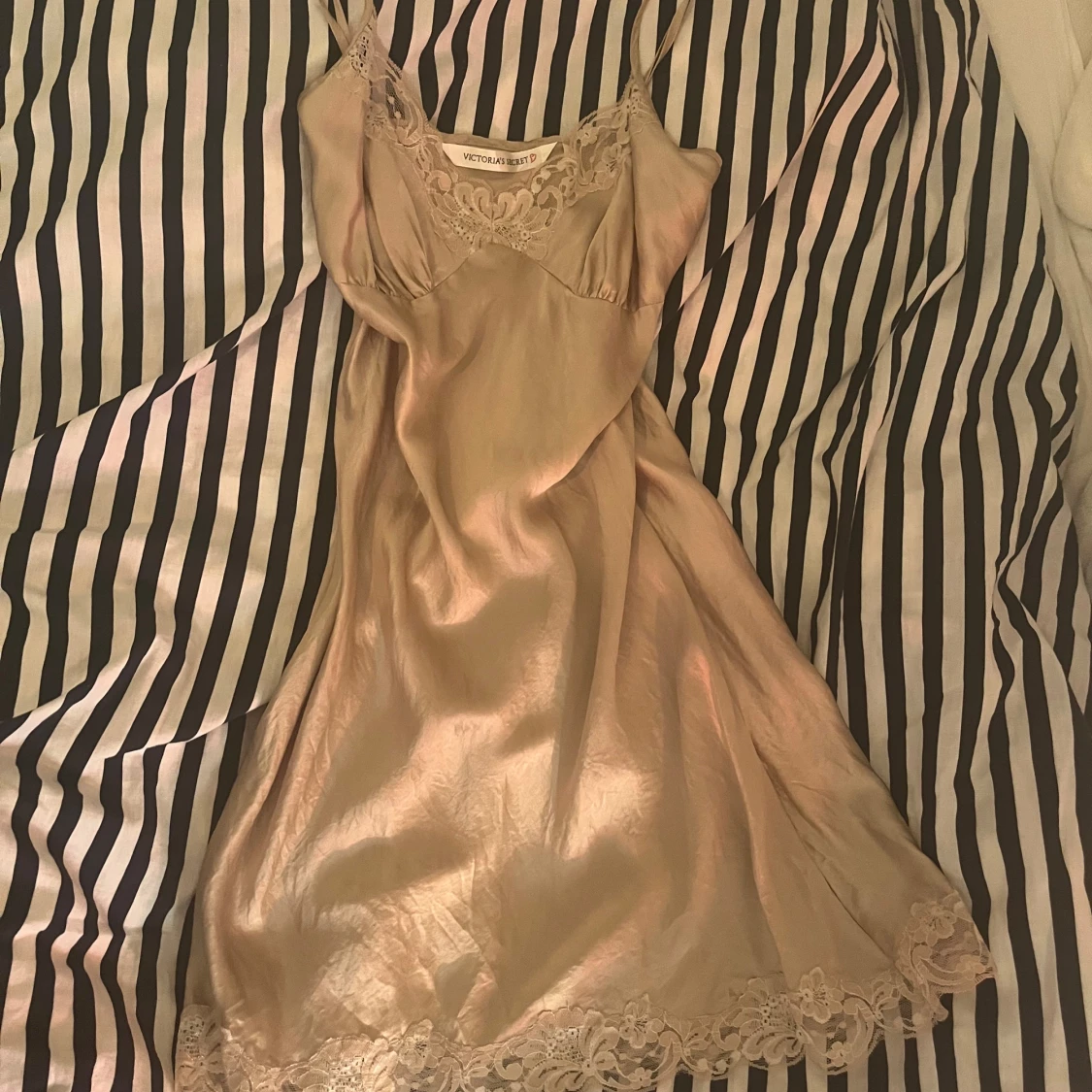 Champagnefärgad nattlinne från Victoria's Secret