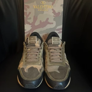 Valentino Rockrunner - Säljer nu dessa feta rockrunners som är perfekta till vintern. skick: 7/10
