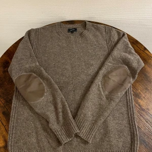 Brun stickad tröja från Boomerang - Säljer en snygg brun stickad tröja från Boomerang i storlek M. Bra skick! Hör av dig vid funderingar 🤝