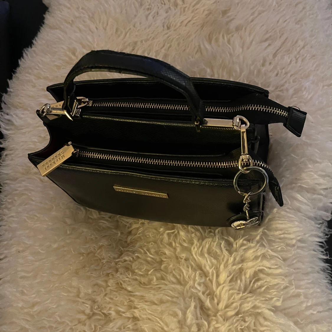 Svart Michael Shannon-handväska – elegant & chic🖤 - 3