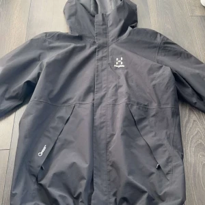 Haglöfs jacka  - Hej, Säljer nu min Haglöfs jacka eftersom den inte används längre den är i en bra skick. Stolen M.