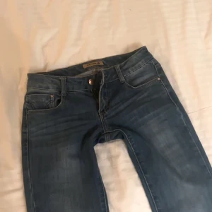 Lågmidjade jeans  - Jättefina Lågmidjade jeans i bra skick 