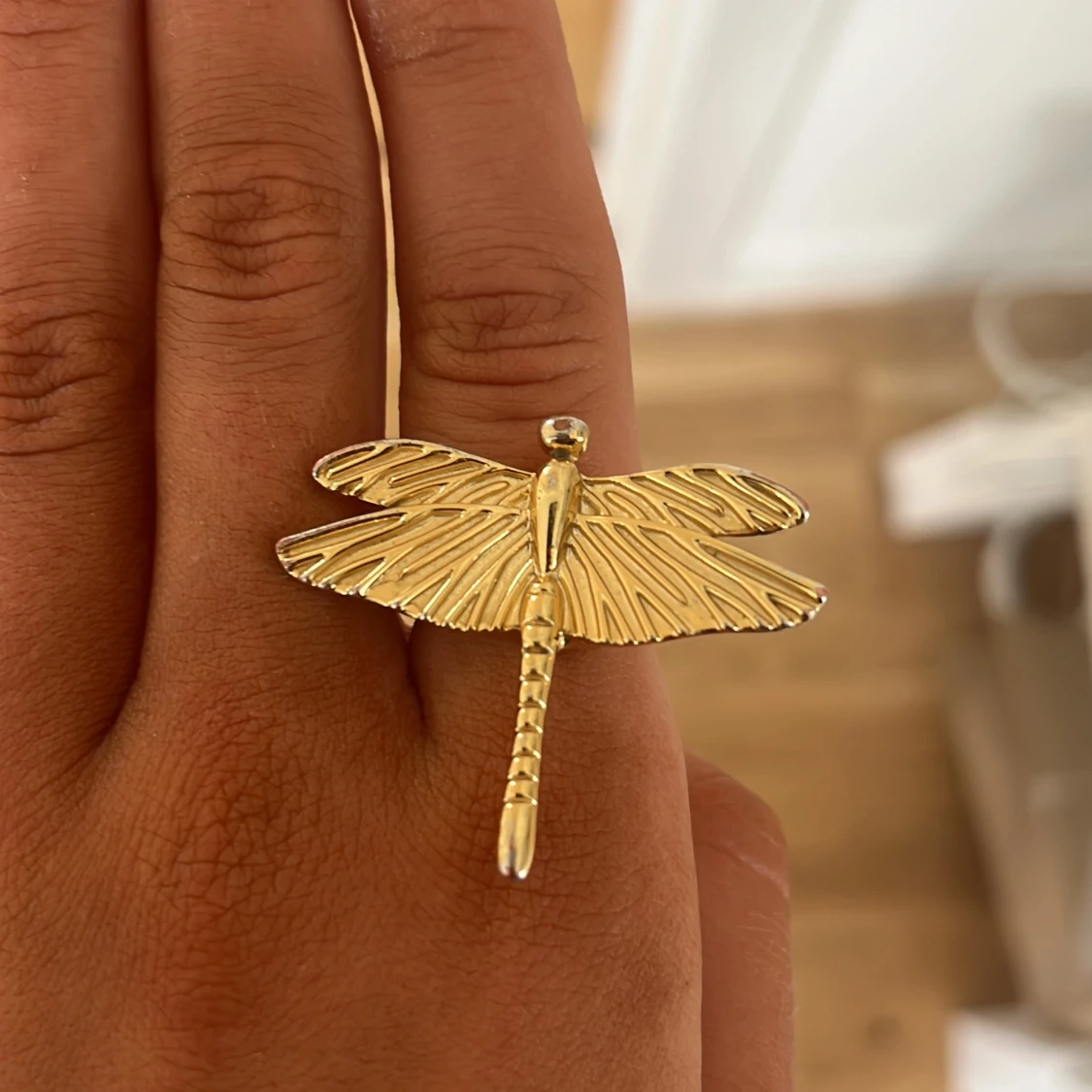 Slutsåld trollslända ring i guld från Ioaku - 90