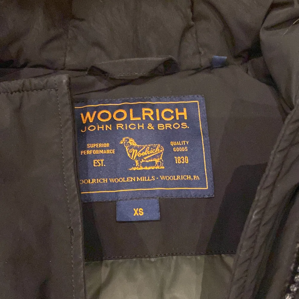 Woolrich jacka dam skick 8/10 köpt för 8000kr säljer för 2200, skriv gärna för frågor.. Jackor.