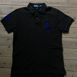 Polo Raloh Lauren Piké  - Säljer min Polo Ralph Lauren pike i nyskick, en size för liten för mig. Passar M, pris kan diskuteras