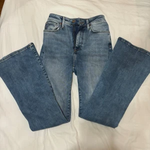 Highwaist jeans  - Snygga High waist jeans men jag använder dem aldrig  Inga fläckar, nästan som helt nya