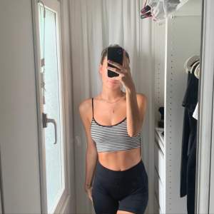 Crop top från PULL & BEAR Ny i toppskick Randig svart vit